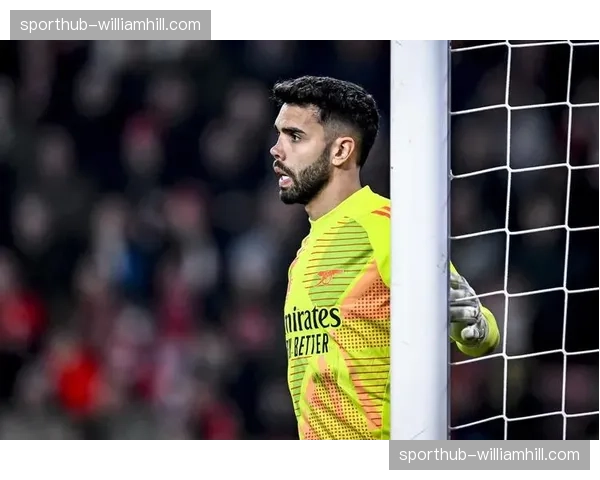 拉亚多次关键扑救力保球门不失,阿森纳防线稳定性经受考验